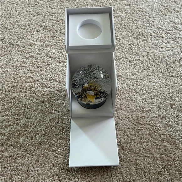 Chanel beauty -Snow globe - Picture 11 of 11